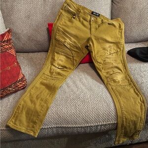 Eighth District men’s moto-style jeans